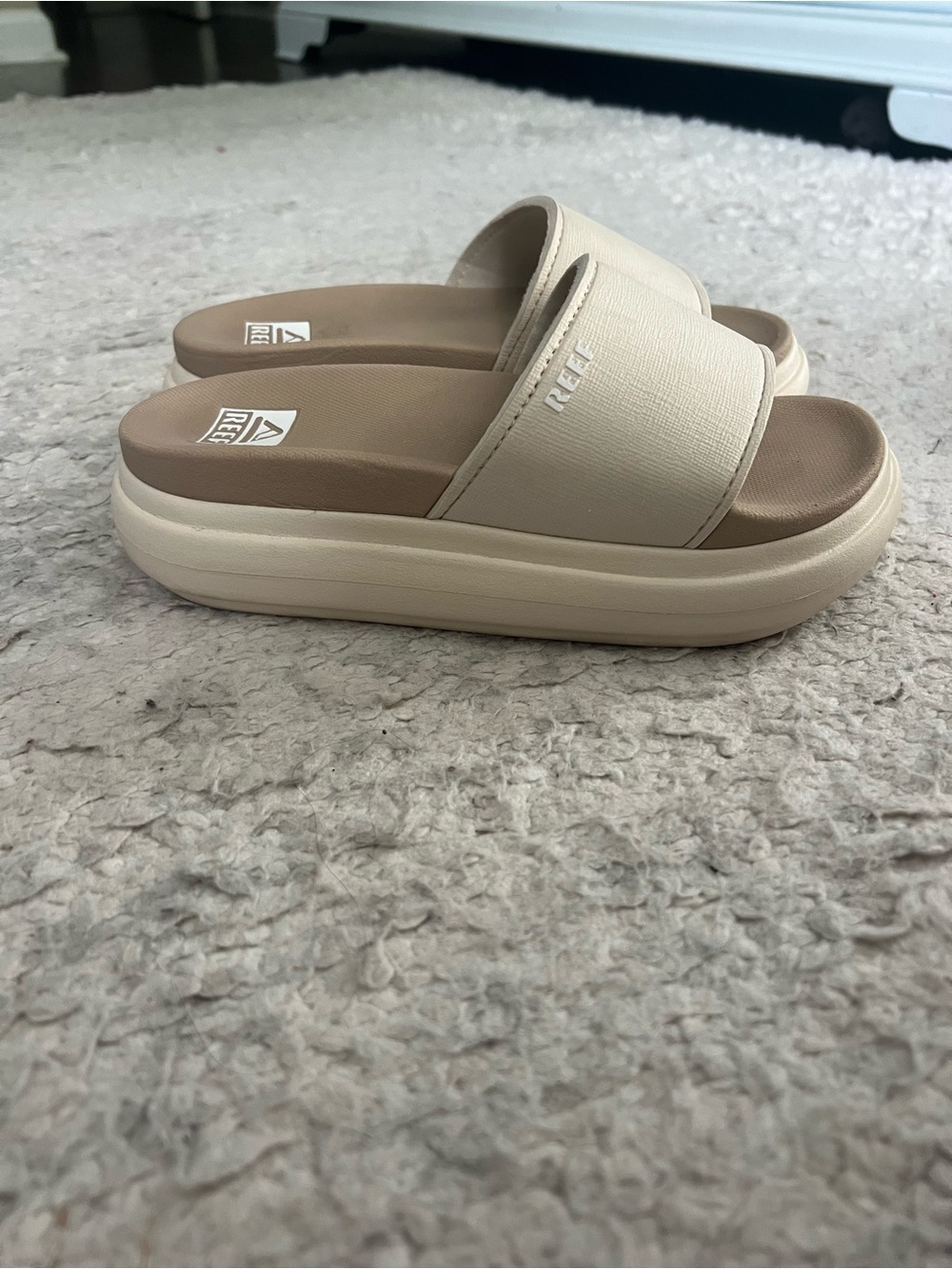 Reef platform Slide Sandals in Cream size 5 - Picture 2 of 6